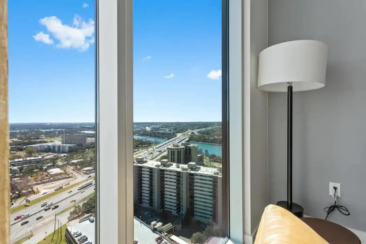 Modern 1Br Condo On Rainey St With Pool And Views Остин Экстерьер фото